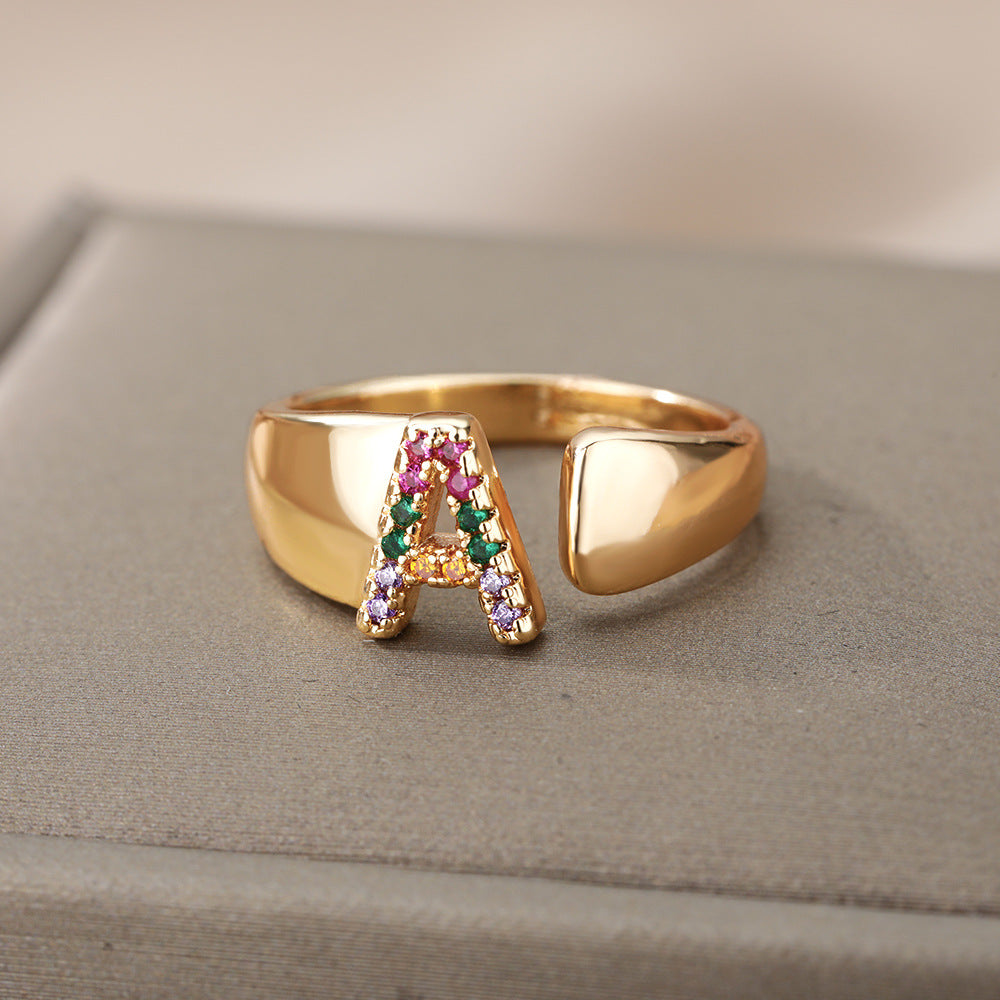 Anillo Letras Oro 18K con Zircones | Diseño Abierto – Buy ByM