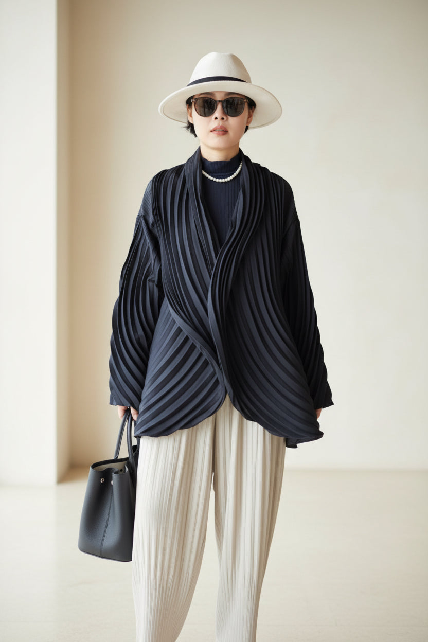 Cardigan Plisado Artesanal Mujer | Abrigo Elegante con Capas – Buy ByM